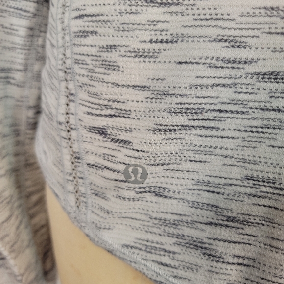 Lululemon S/M Basic Space Dye Tshirt Long Sleeve Thumbholes - Picture 3 of 4